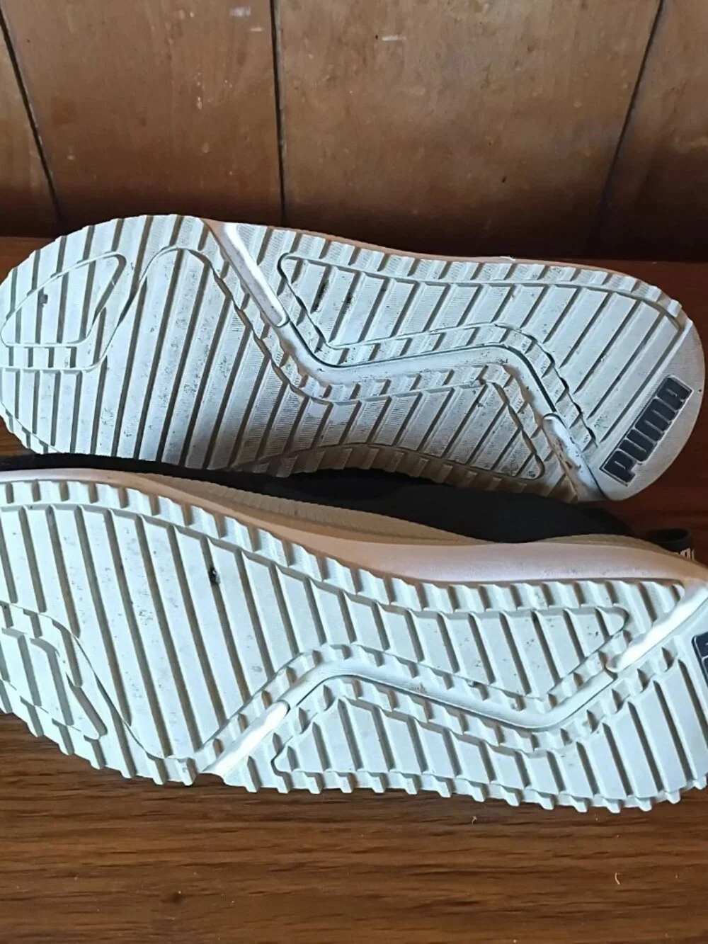Puma Slip-On Athletic Sneakers Women's Size 5.5 Black